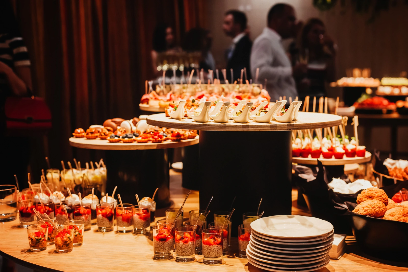 Özenle hazırlanan ikramlar ve catering sunumu